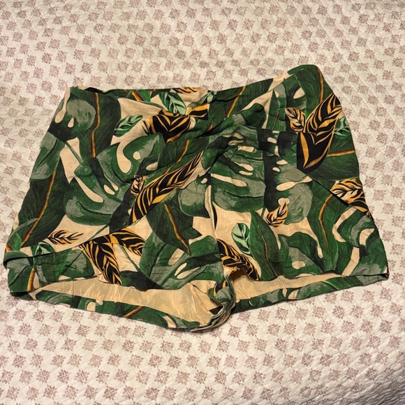 FARM Rio Green Leaf Patterned Shorts - Picture 4 of 6